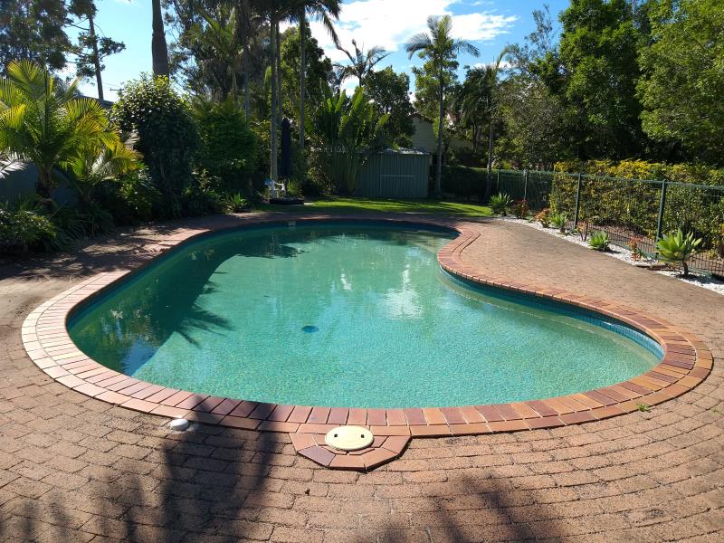 pool services Runaway Bay