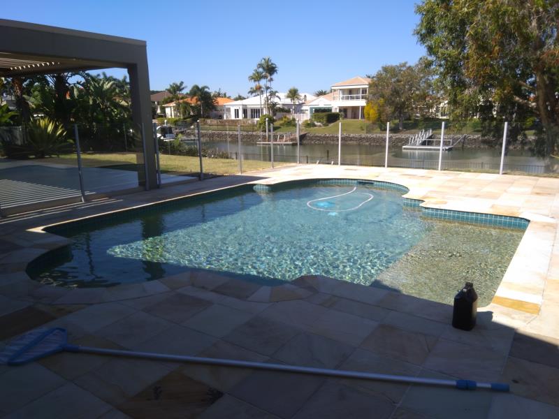 pool cleaner Hope Island
