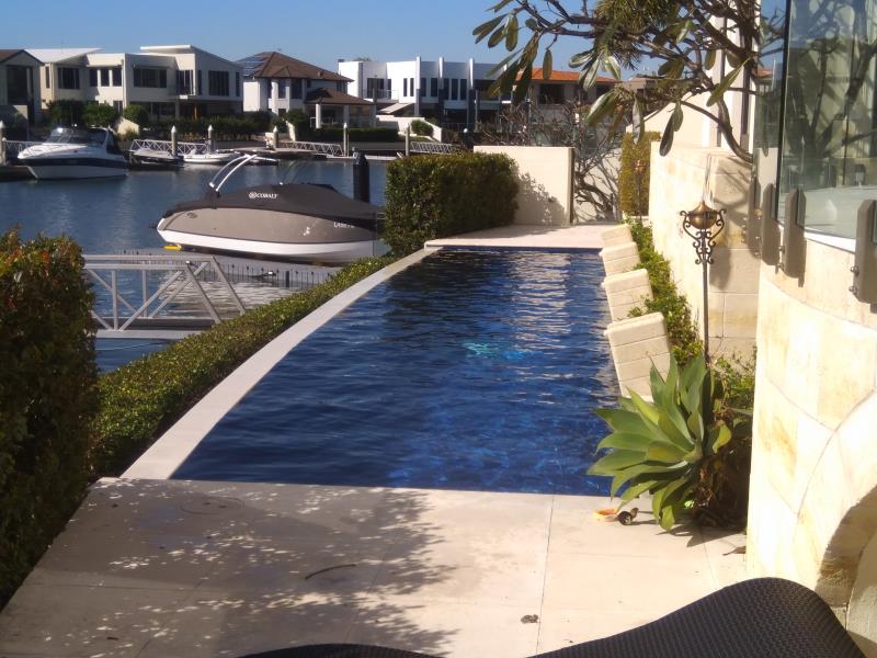 pool cleaner Hope Island