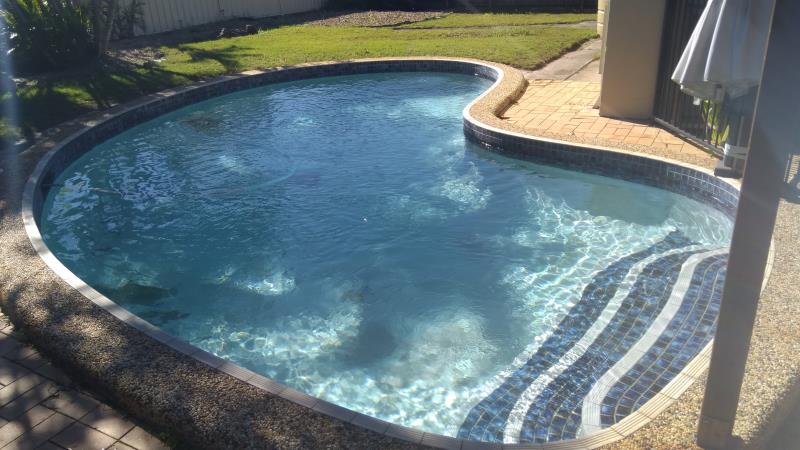 pool cleaner Broadbeach Waters