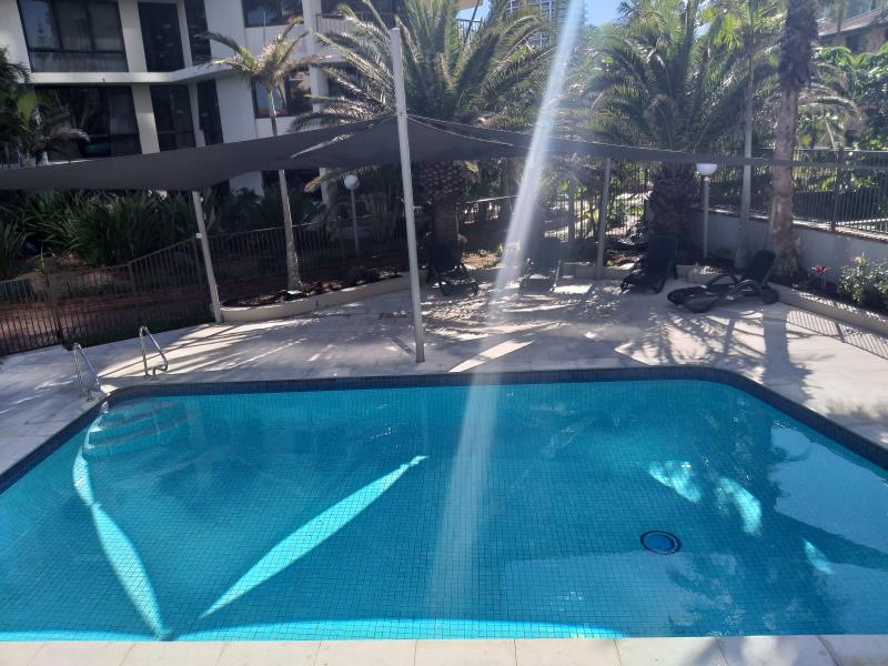 pool cleaner Surfers Paradise
