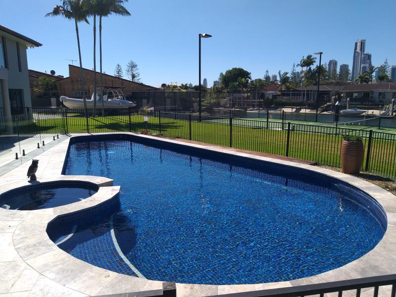 pool cleaner Bundall
