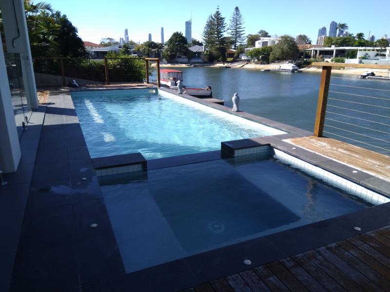 pool cleaner Broadbeach Waters