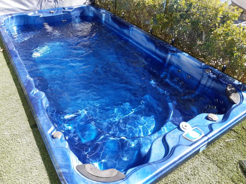 pool cleaner Runaway Bay