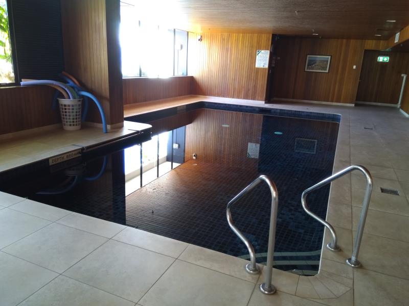pool cleaner Runaway Bay