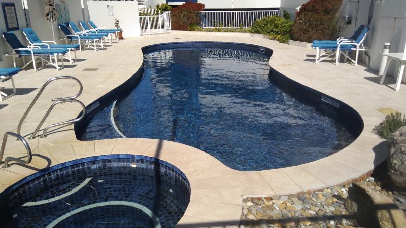 pool cleaner Runaway Bay