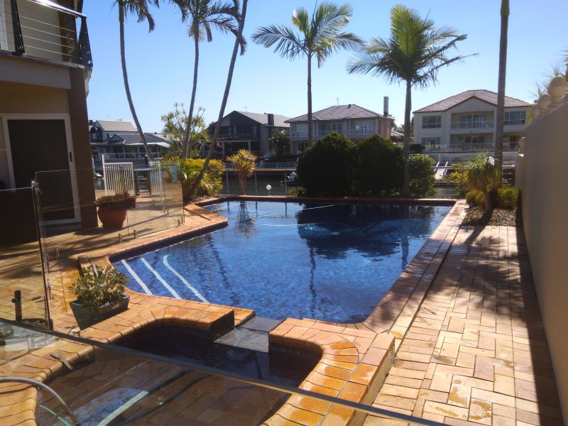 pool services Runaway Bay