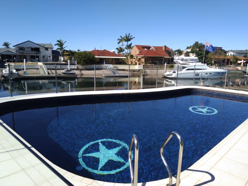 pool cleaner Runaway Bay