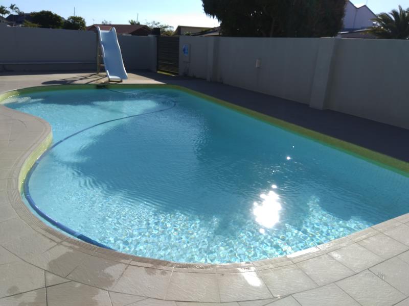 pool services Runaway Bay