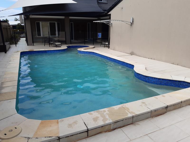 pool cleaner Paradise Point