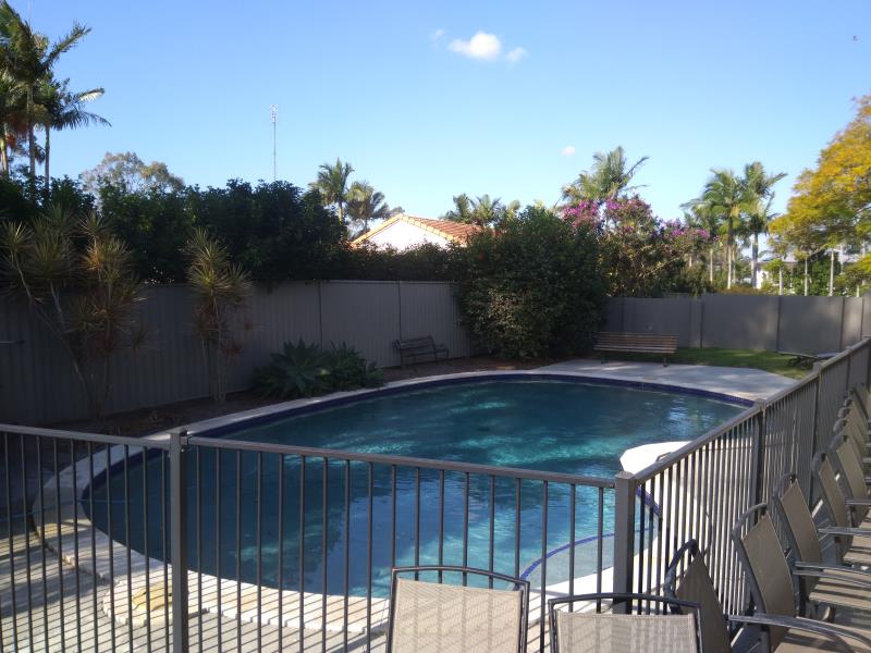 pool cleaner Ashmore