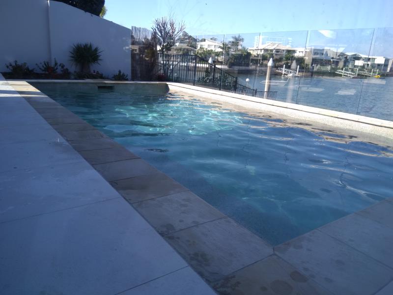 pool cleaner Biggera Waters