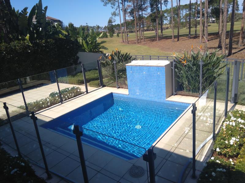 pool cleaner Hope Island