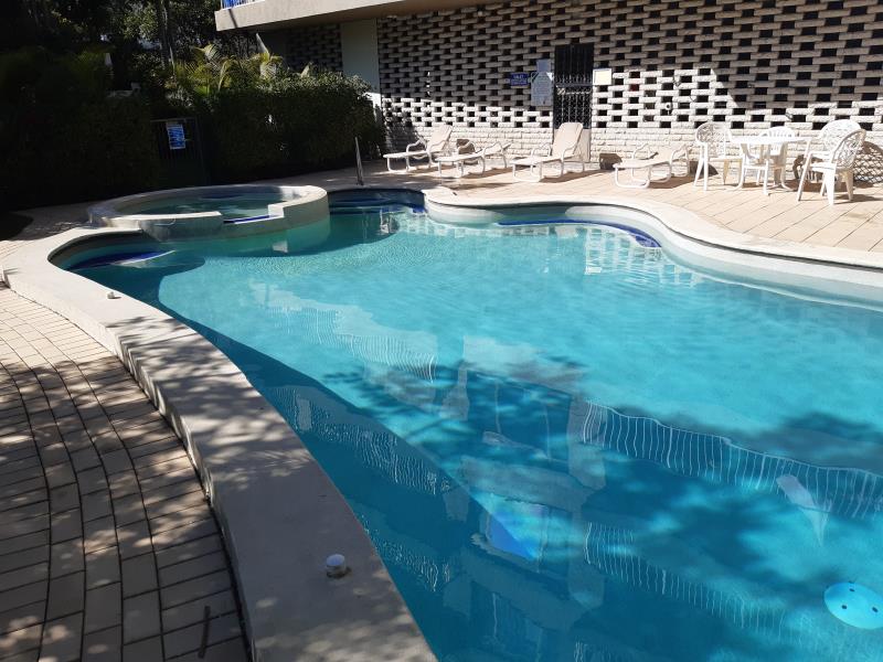 pool cleaner Surfers Paradise