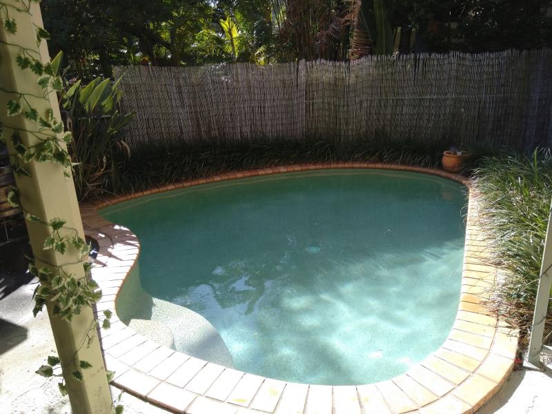 pool cleaner Southport