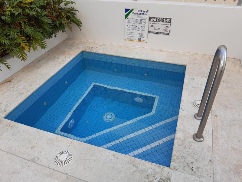 pool cleaner Surfers Paradise