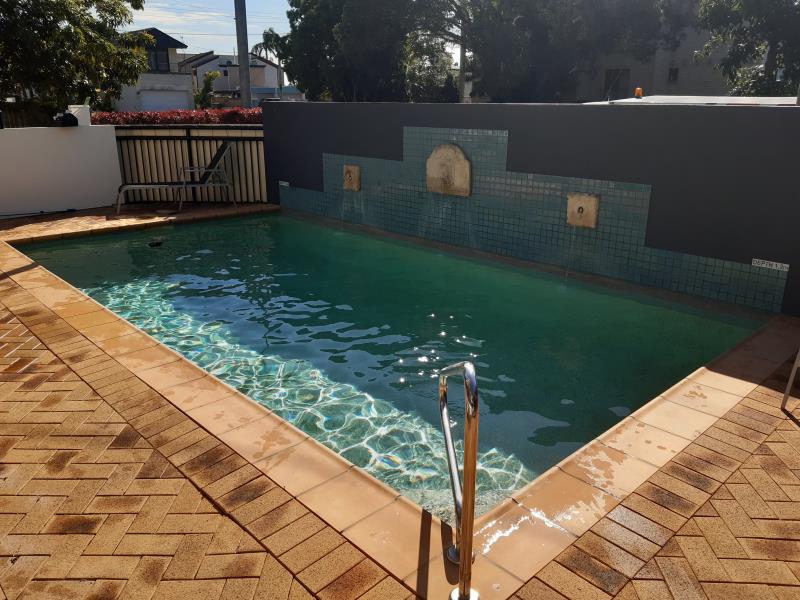 pool cleaner Surfers Paradise