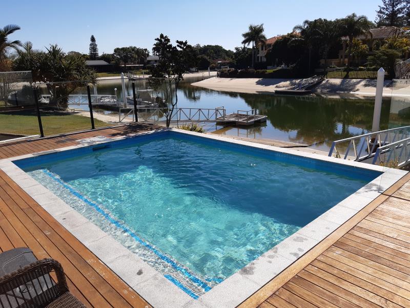 pool services Broadbeach Waters