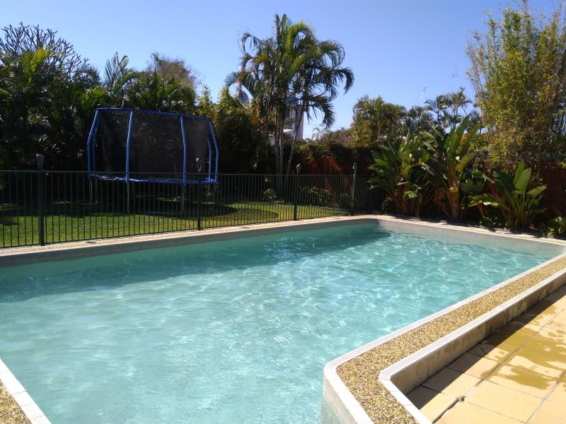 pool cleaner Broadbeach Waters