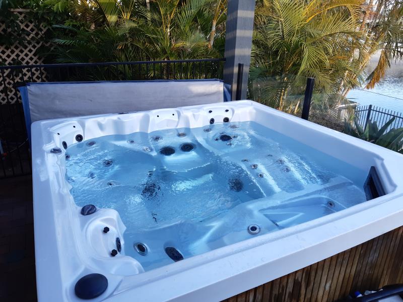 pool services Broadbeach Waters