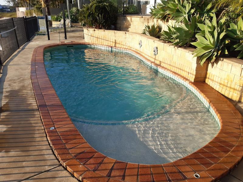 pool cleaner Broadbeach Waters