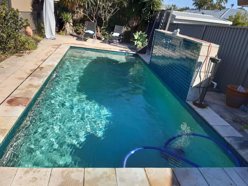 pool cleaner Runaway Bay