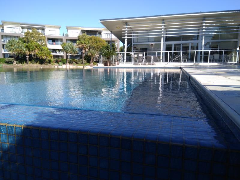 pool cleaner Hope Island