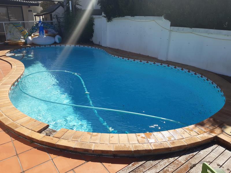 pool cleaner Runaway Bay