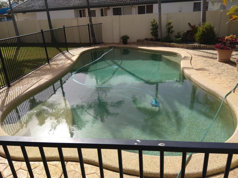 pool cleaner Runaway Bay