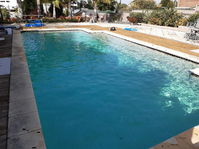 pool cleaner Biggera Waters