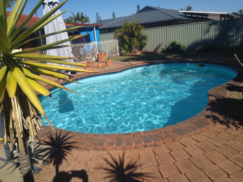 pool cleaner Coombabah