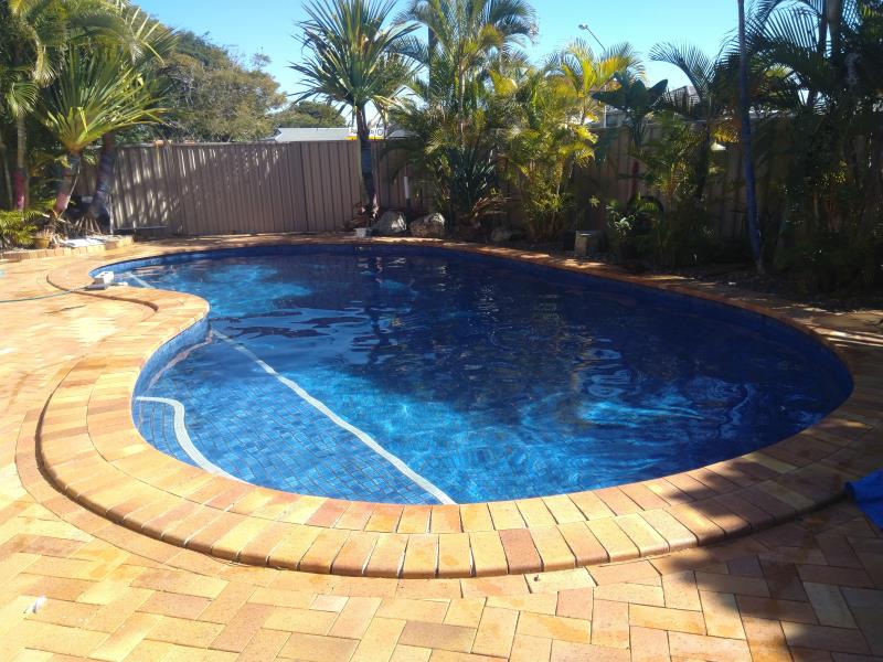 pool cleaner Coombabah