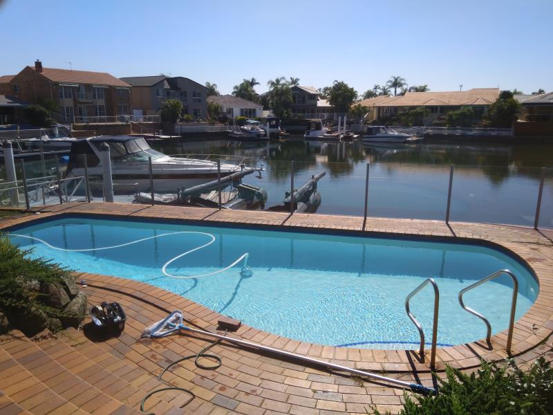 pool services Runaway Bay