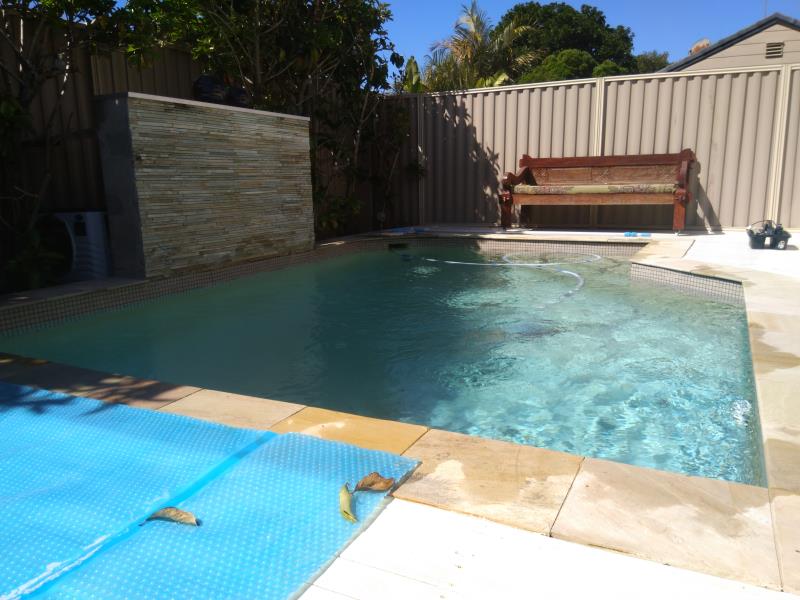 pool cleaner Runaway Bay