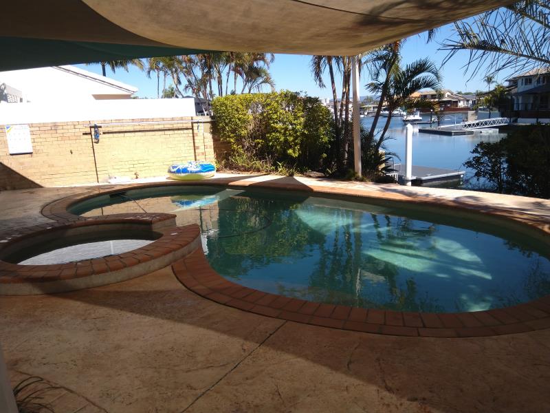 pool services Paradise Point