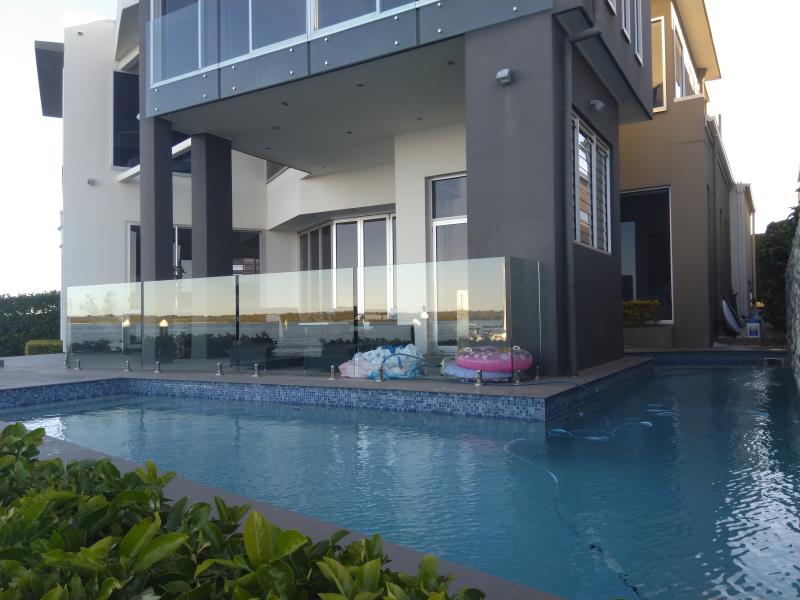 pool cleaner Paradise Point