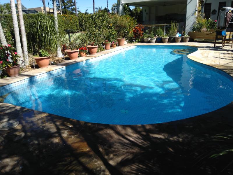 pool cleaner Broadbeach Waters