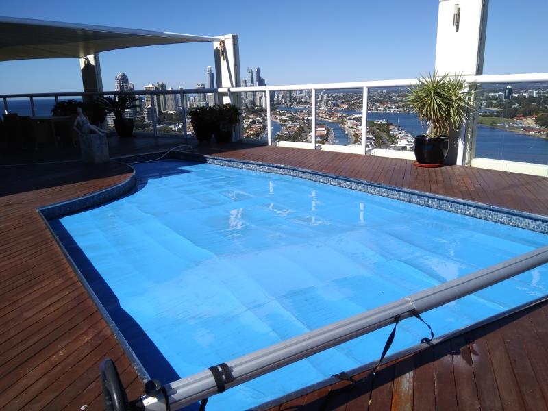 pool cleaner Southport