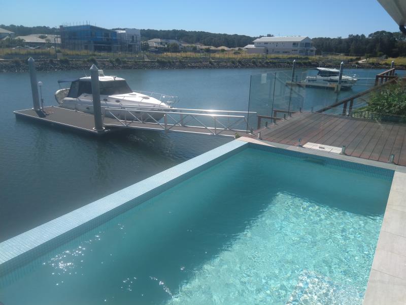 pool cleaner Hope Island