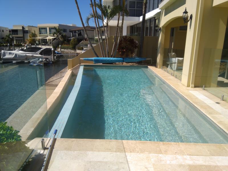 pool cleaner Paradise Point