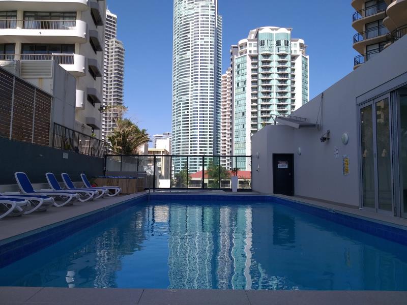 pool cleaner Surfers Paradise