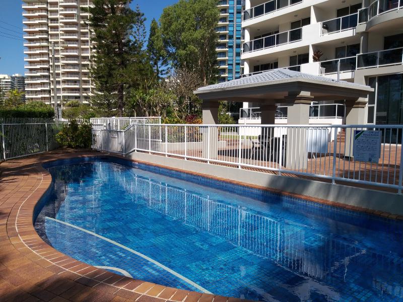 pool cleaner Main Beach