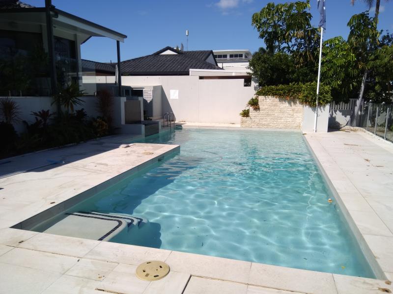 pool cleaner Broadbeach Waters