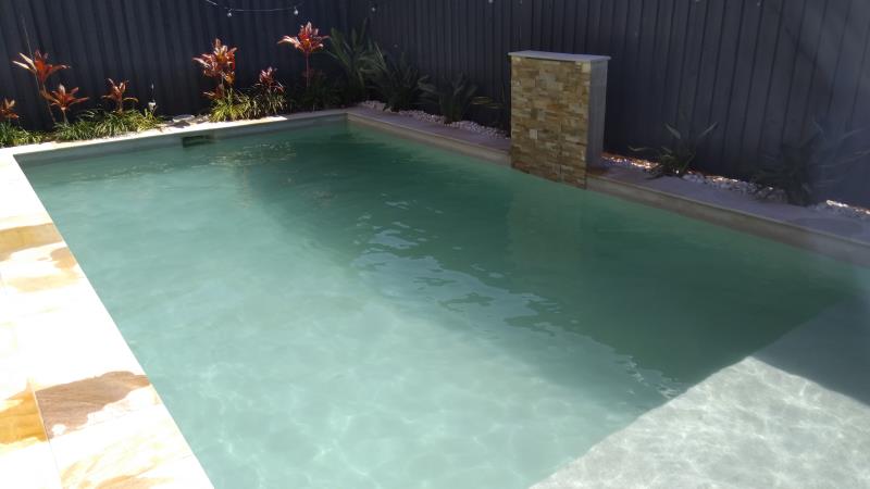 pool cleaner Broadbeach