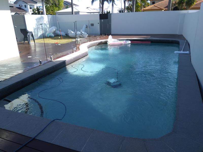 pool cleaner Surfers Paradise