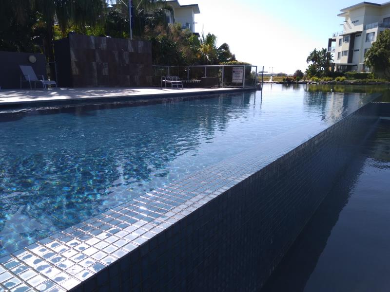 pool cleaner Hope Island
