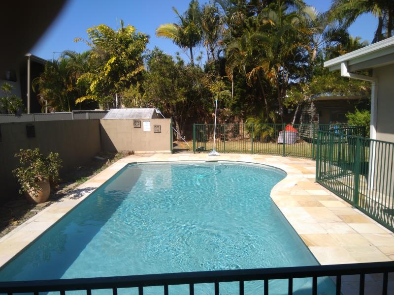 pool cleaner Southport
