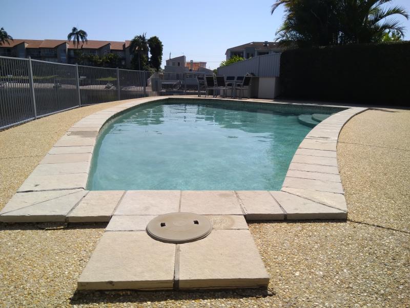 pool cleaner Runaway Bay