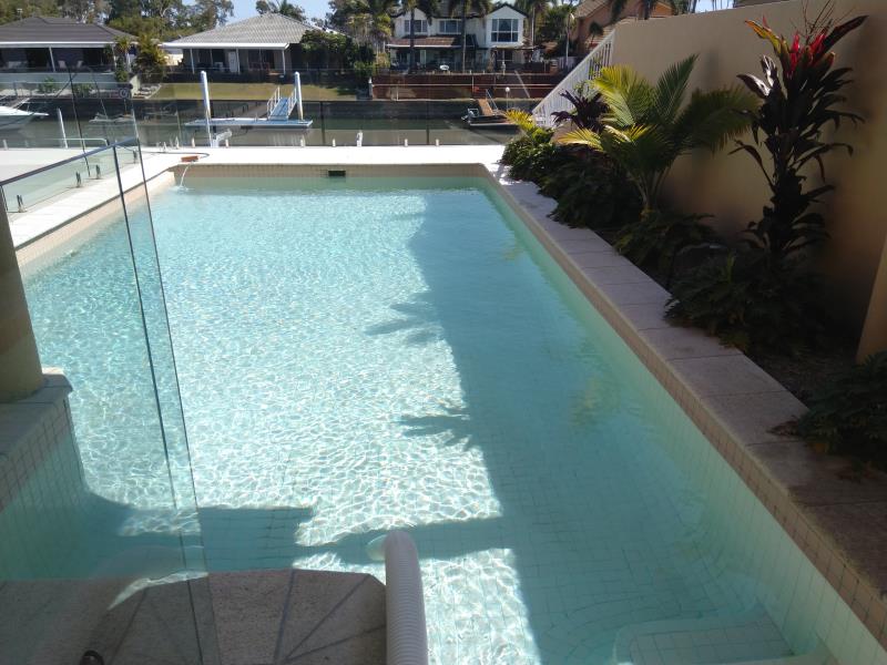 pool services Runaway Bay