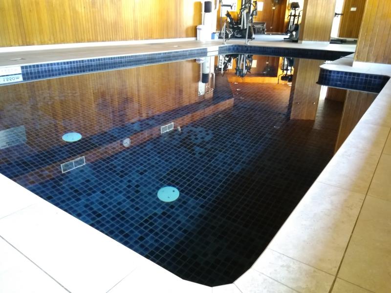 pool cleaner Runaway Bay